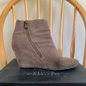 Vince Camuto brown suede platform booties used condition size 9